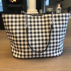 Beautiful Nine West purse in good condition.